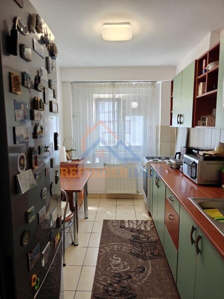 Titan  Apartament de vanzare cu 2 camere, zona Titan - Metrou 1 Decembrie 1918